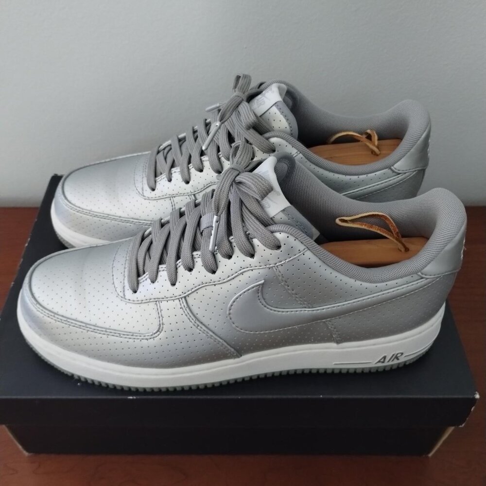 Nike - Air Force 1 Low ‘07 LV8 - Metallic Silver - Size 10 - Picture 9 of 12